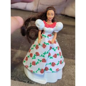 Mattel 1995 White Rose dress doll figure toy